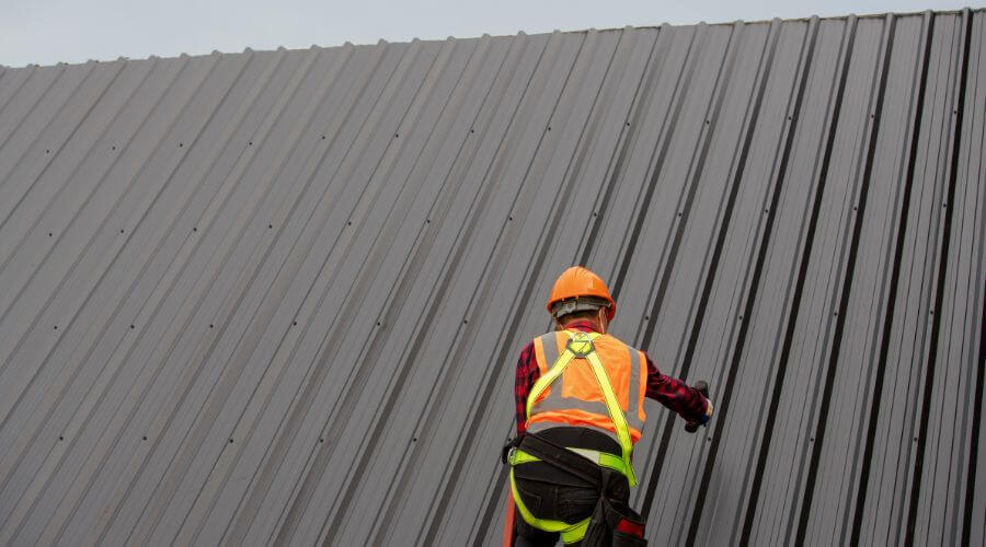 Professional metal roof installation services in Roseville, IL